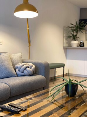 Apartament de disseny, diversos llits, no fumadors | Sala d'estar | Televisor intel·ligent i consola de videojocs 