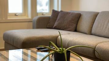 Design Apartment, Multiple Beds, Non Smoking | Living room | Smart TV, video game console