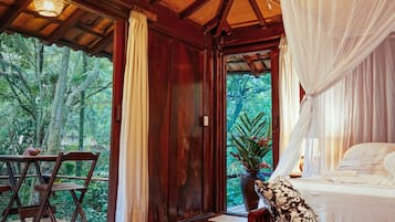 أغطية فراش متميزة وخزنة داخل الغرفة وواي فاي مجانًا