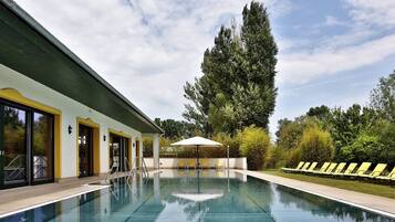 Seasonal outdoor pool, open 7 AM to 10 PM, pool umbrellas, sun loungers