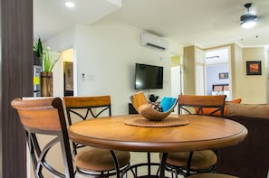 Condo (Bromptons41) | Dining