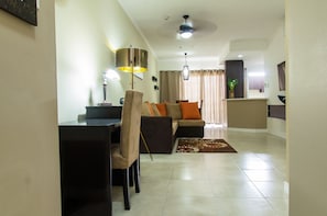 Apartment (Bromptons41) | Wohnzimmer | Flachbildfernseher