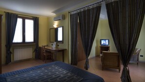 Family Room, Connecting Rooms | Premium bedding, blackout drapes, bed sheets