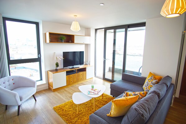 Premium Apartment, 2 Bedrooms, City View | Living room