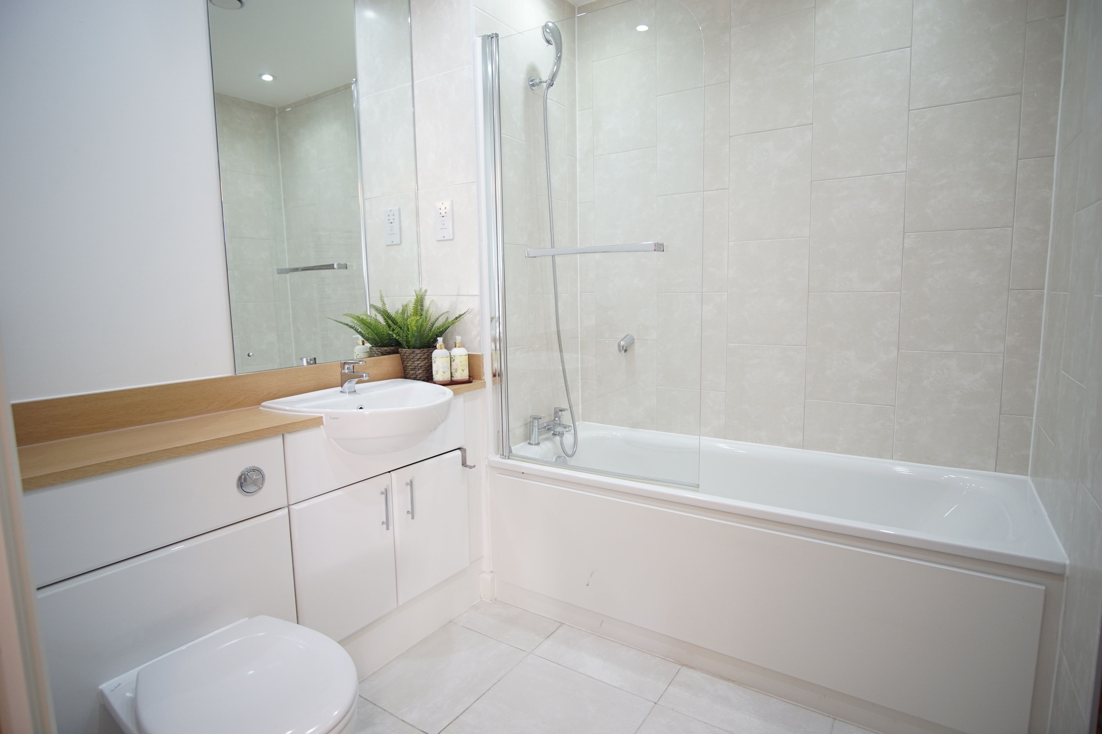premium apartment, 2 bedrooms, city view | bathroom | combined shower/bathtub, free toiletries, hair dryer, towels