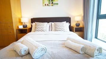 Premium-Apartment, 2 Schlafzimmer, Stadtblick | 2 Schlafzimmer, Bettwäsche aus ägyptischer Baumwolle