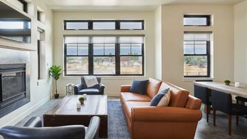 Family Apartment, 2 Bedrooms | Individually decorated, free WiFi, bed sheets