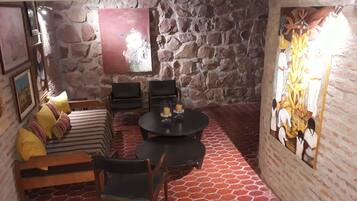 Nhà truyền thống, 2 phòng ngủ, không hút thuốc | Khu phòng khách | TV LED, Netflix