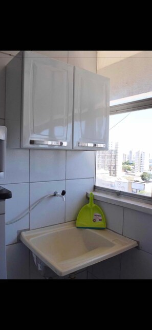 Apartamento básico, 1 cama Queen, para não fumantes | Cozinha privada | Cooktop, torradeira