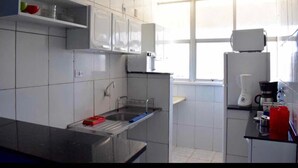 Apartemen Basic, 1 Tempat Tidur Queen, Bebas Asap Rokok | Dapur pribadi | Kompor dan pemanggang roti