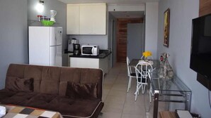 Loft Keluarga, 1 Tempat Tidur Queen, Bebas Asap Rokok | Seprai premium, tirai kedap cahaya, dan setrika/meja setrika