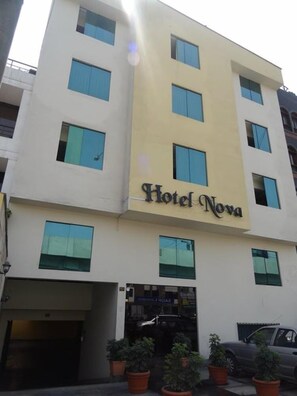 Front of property - Hotel Nova (Lima)