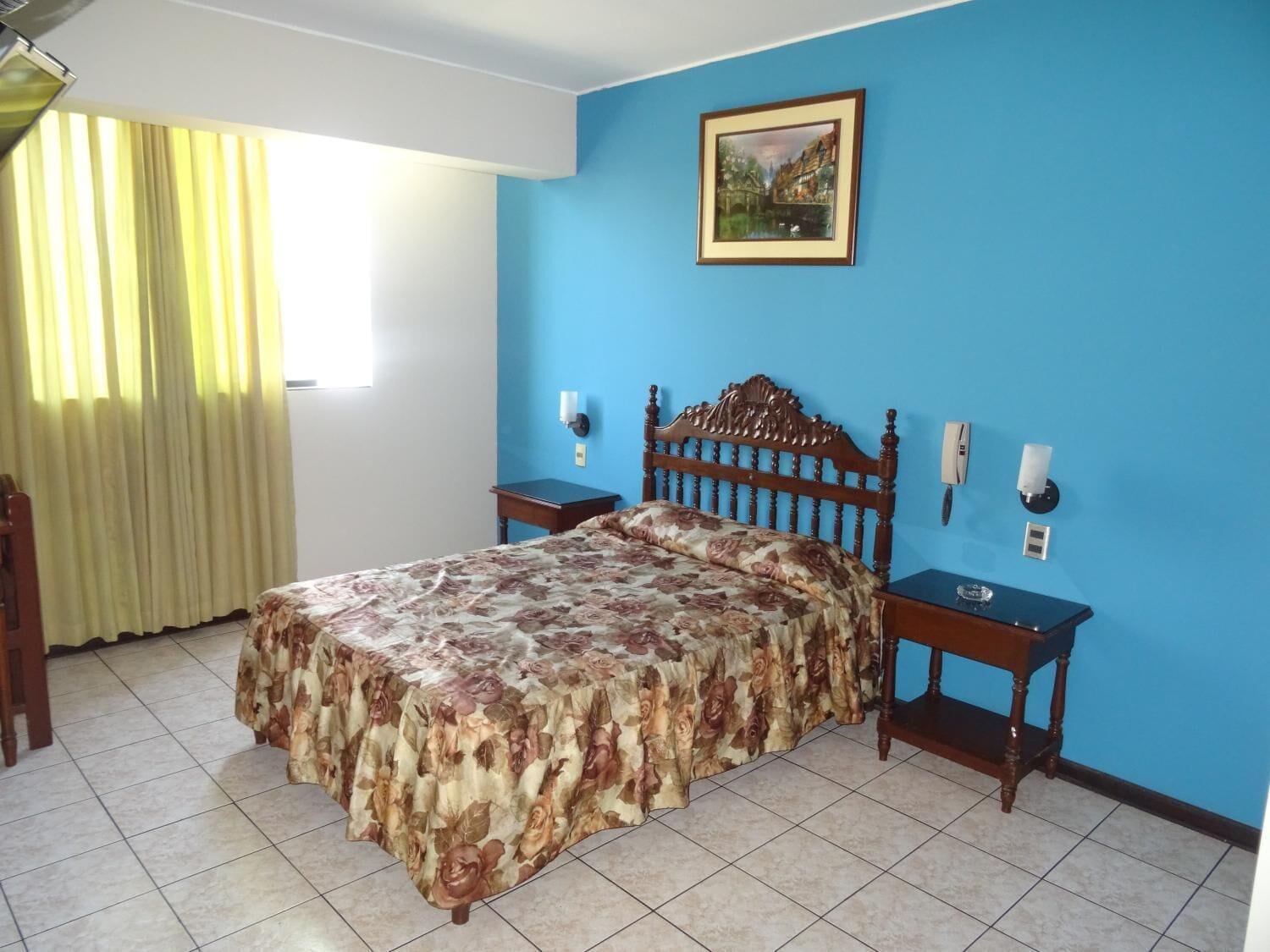 واي فاي مجانًا وملاءات أسرّة