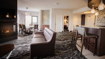 Exclusive Suite, 1 King Bed | 1 bedroom, iron/ironing board, free WiFi, bed sheets