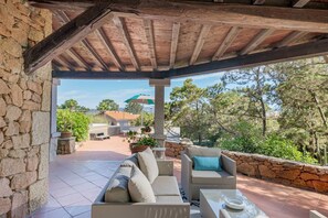 Senior Suite | Living area | Flat-screen TV - Geco di Giada Exclusive Art Suites (Olbia)