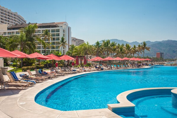 4 outdoor pools - Grand Venetian Puerto Vallarta 1Bedroom (Puerto Vallarta)