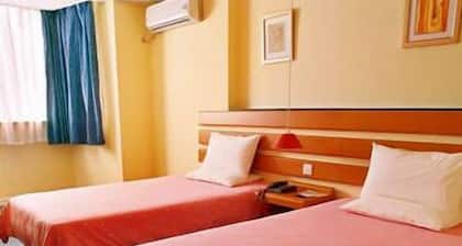 Home Inn (Jingbian Bus Station Renmin Road)