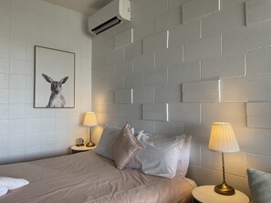 Queen Ocean View @ The Front | Desk, iron/ironing board, free WiFi, bed sheets - Kilcunda Ocean View Motel (Kilcunda)