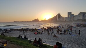 Una spiaggia nelle vicinanze