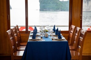 Frühstück, Mittagessen, vietnamesische Küche, Blick aufs Meer 