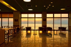 Lobby sitting area - Hotel New Heartpia Nigata Senami (Murakami)