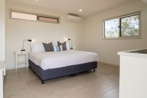 Suite familiare, letti multipli, bagno privato | Biancheria da letto di alta qualità, con arredamento individuale