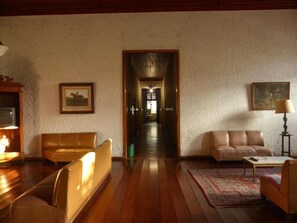 Unclassified image, 3 of 49, button