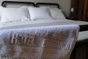Wi-Fi de cortesia, roupa de cama