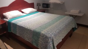 Tweepersoonskamer, 1 queensize bed, niet-roken, uitzicht op zwembad
