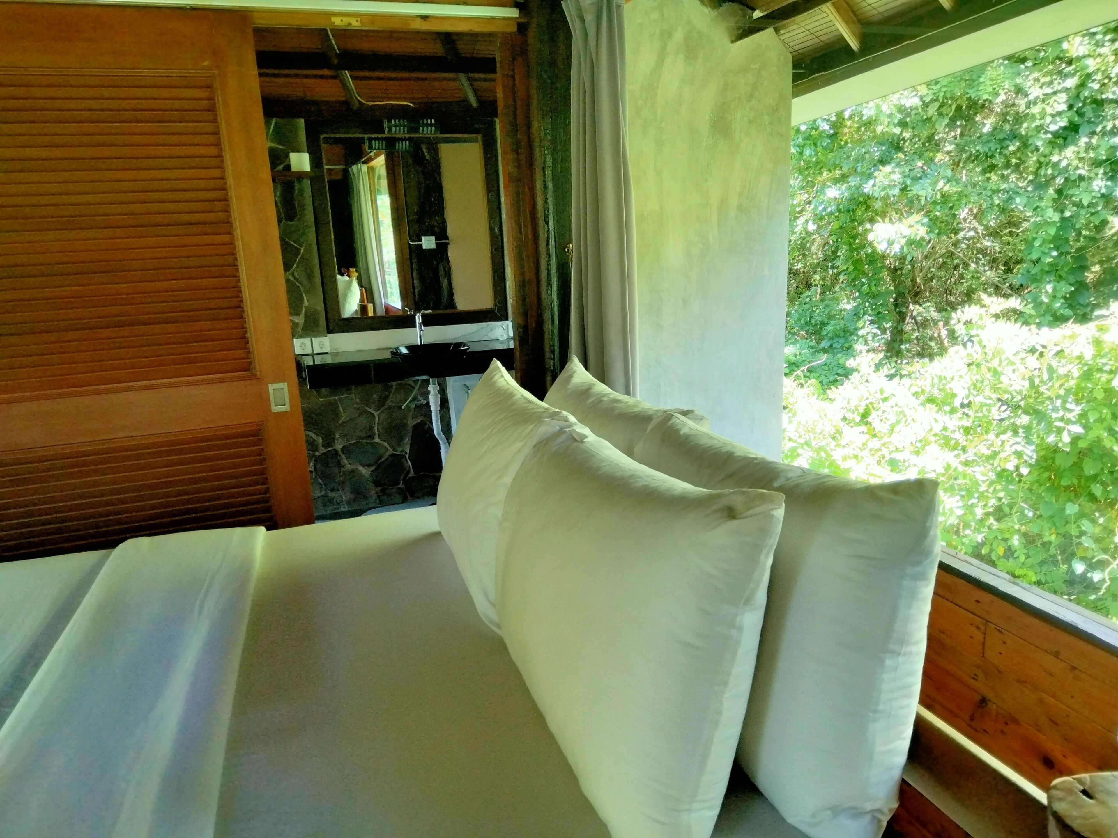 Honeymoon Single Room, 1 Bedroom, Courtyard View, Poolside | Katil Select Comfort, peti besi dalam bilik, langsir/tirai gelap terus 