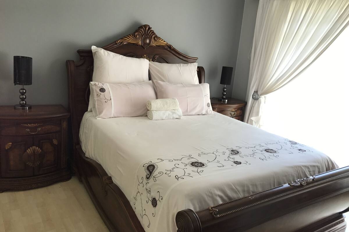 Desk, iron/ironing board, free cots/infant beds, bed sheets