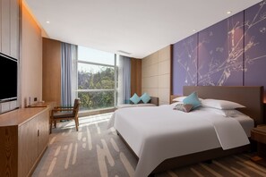 Deluxe Double Room | In-room safe, desk, blackout curtains, iron/ironing board - Easeland Hotel  Guangzhou (Guangzhou)