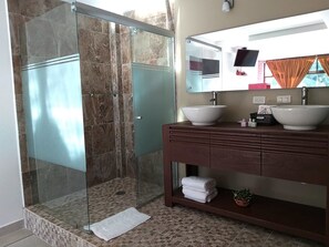 Regadera en el baño
