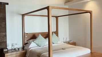 Bay View - Beachfront | Minibar, coffres-forts dans les chambres, bureau