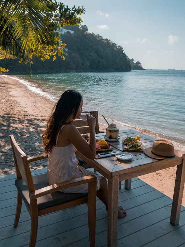 Daily cooked-to-order breakfast (THB 600 per person)