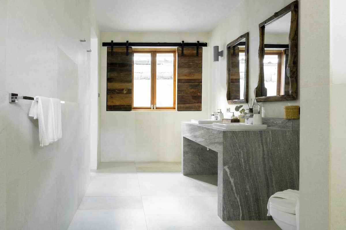 bay view - beachfront | bathroom | shower, free toiletries, hair dryer, bathrobes