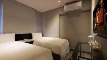 Twin Room | Minibar, soundproofing, free WiFi