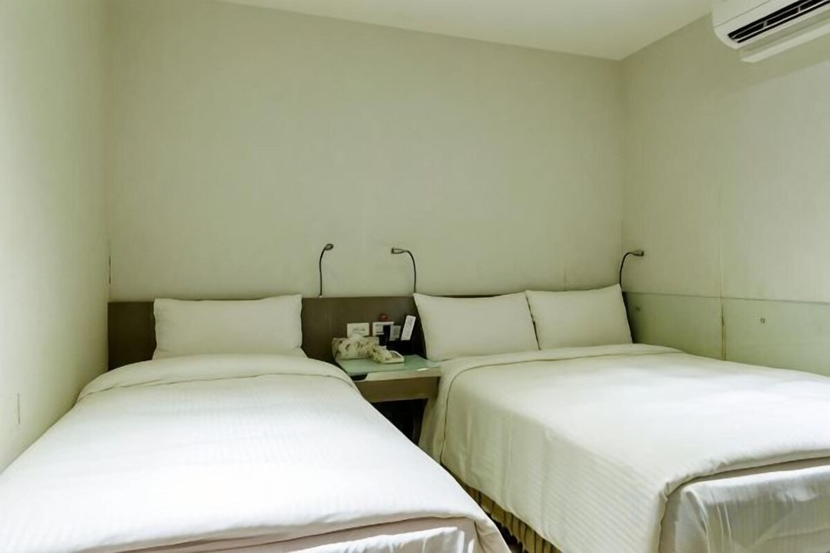 Minibar, soundproofing, free WiFi