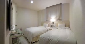 Twin Room | Minibar, soundproofing, free WiFi