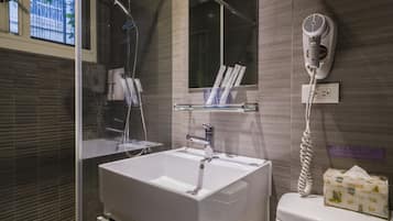 Double Room | Bathroom | Shower, rainfall showerhead, hair dryer, slippers