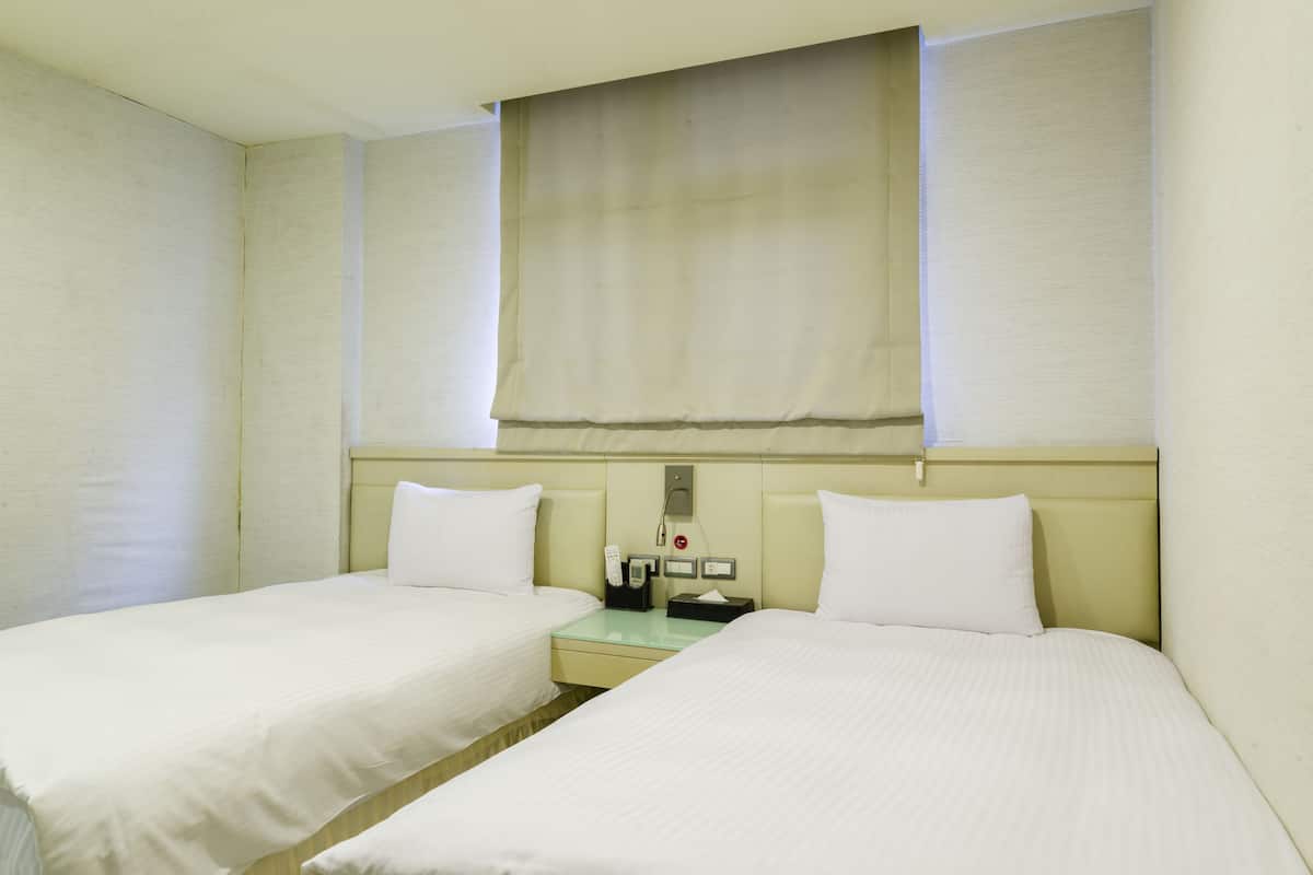 Twin Room | Minibar, soundproofing, WiFi (free)