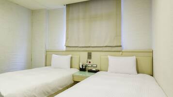 Twin Room | Minibar, soundproofing, free WiFi