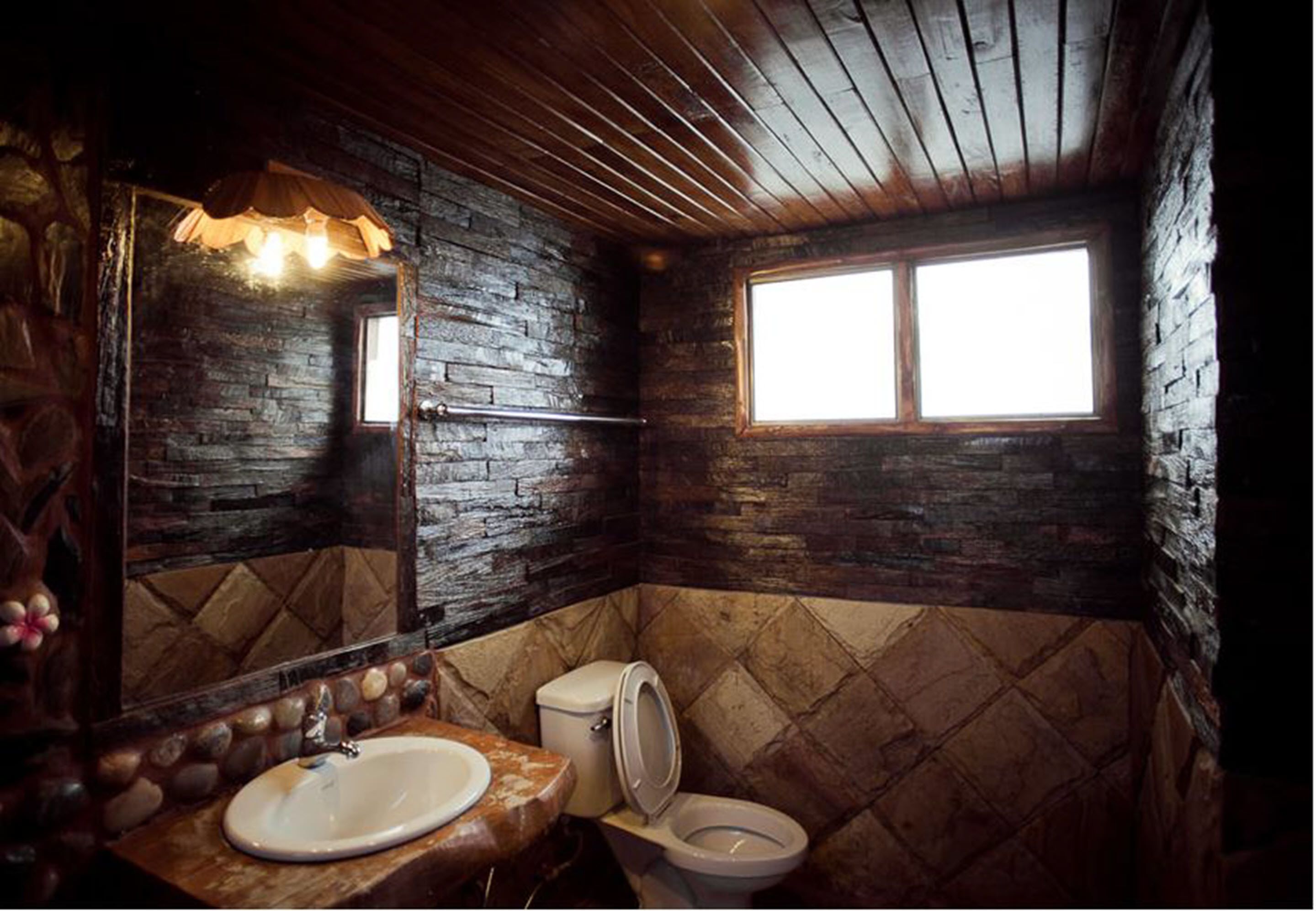 vip room | bathroom | free toiletries, towels