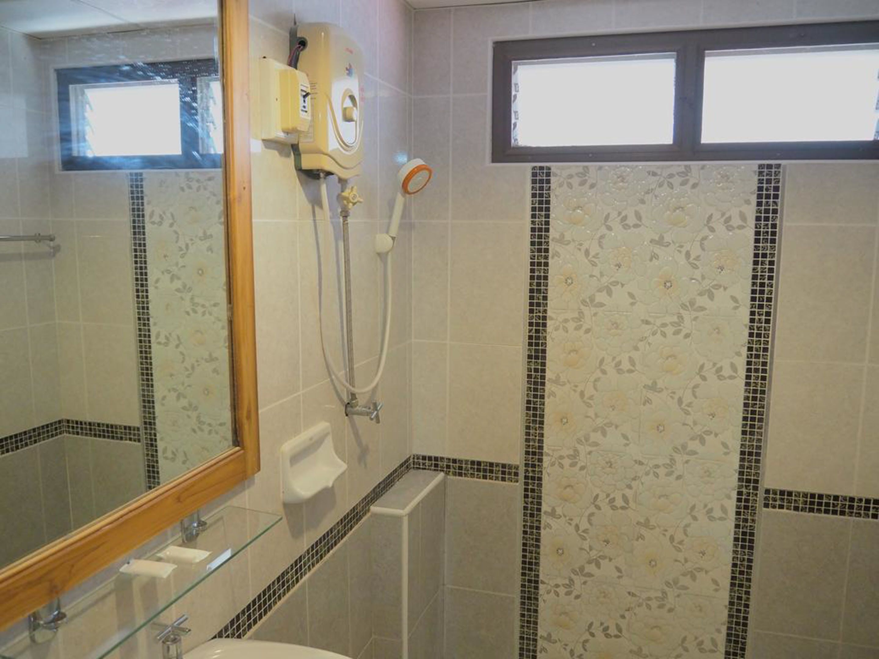 standard double room | bathroom shower