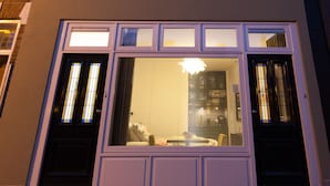 A two-story building with large windows and a flat roof. - Puur Geluk (Groningen)