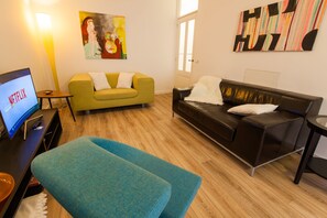 2 habitaciones, minibar, escritorio y cortinas blackout 