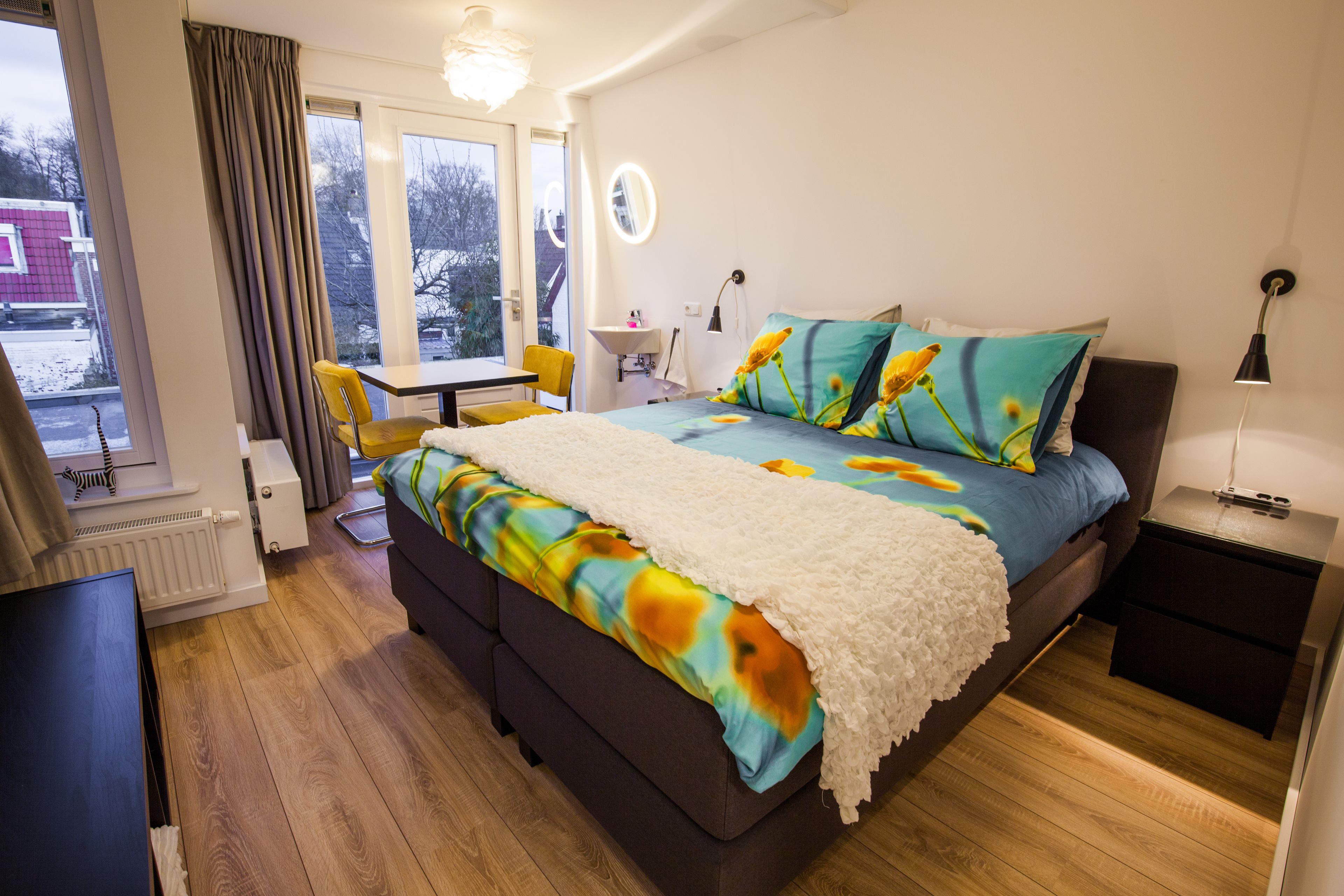 Design huis | 2 slaapkamers, een minibar, een bureau, verduisterende gordijnen