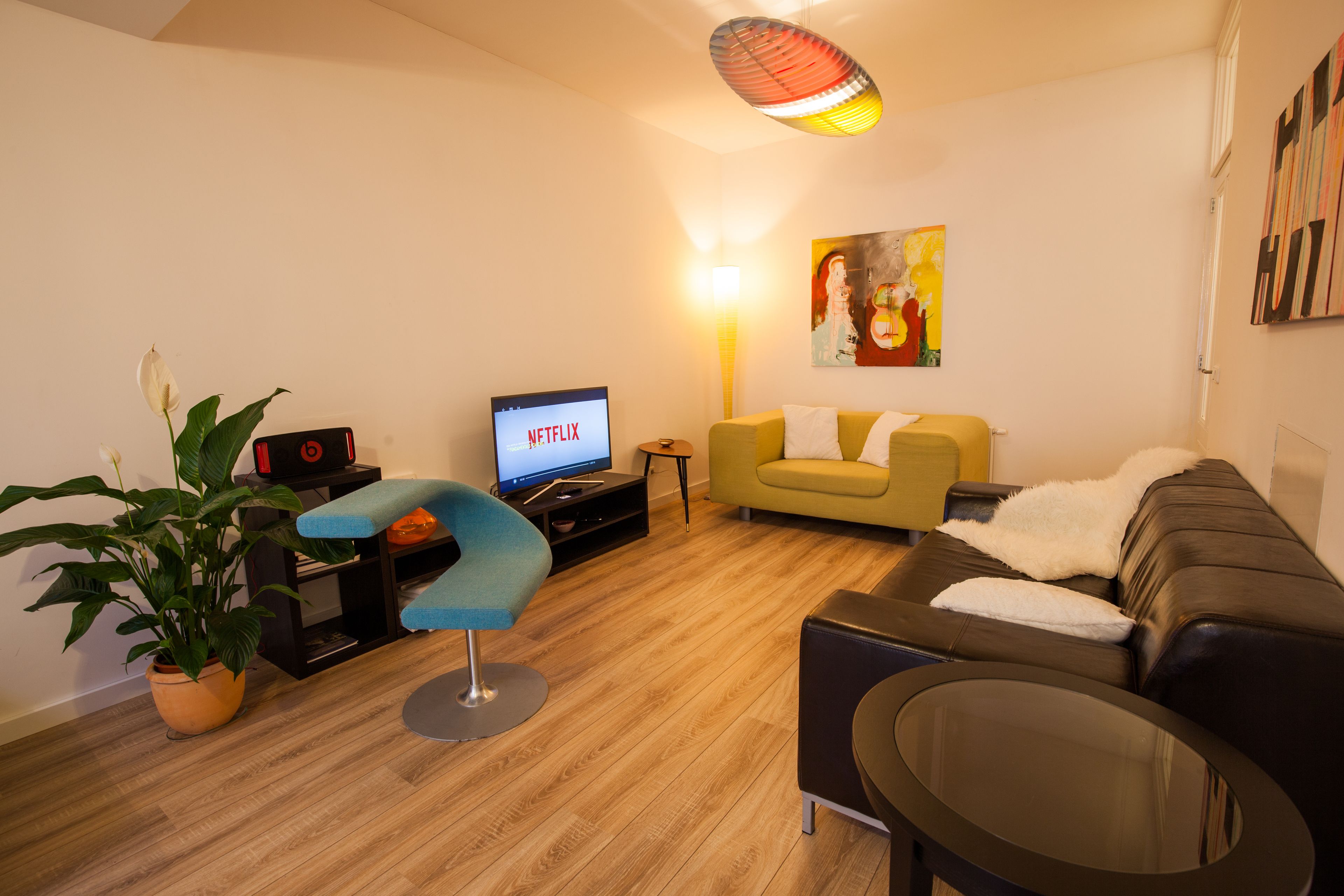 Design House | 2 bedrooms, minibar, desk, blackout drapes