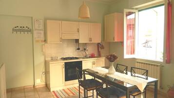 Apartment, 2 Bedrooms | Private kitchenette | Fridge, oven, stovetop, coffee grinder