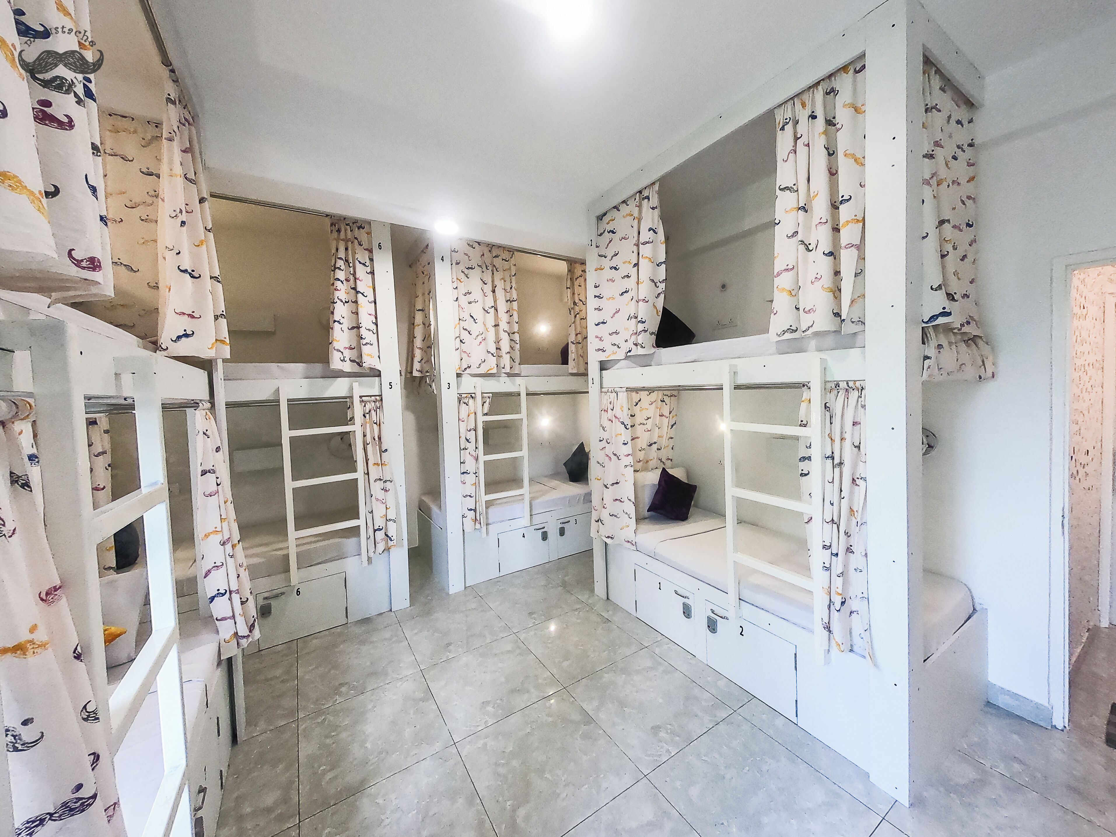 Standard 8 Bed Mixed Dorm with Cooler | Gratis Wi-Fi, sengetøj